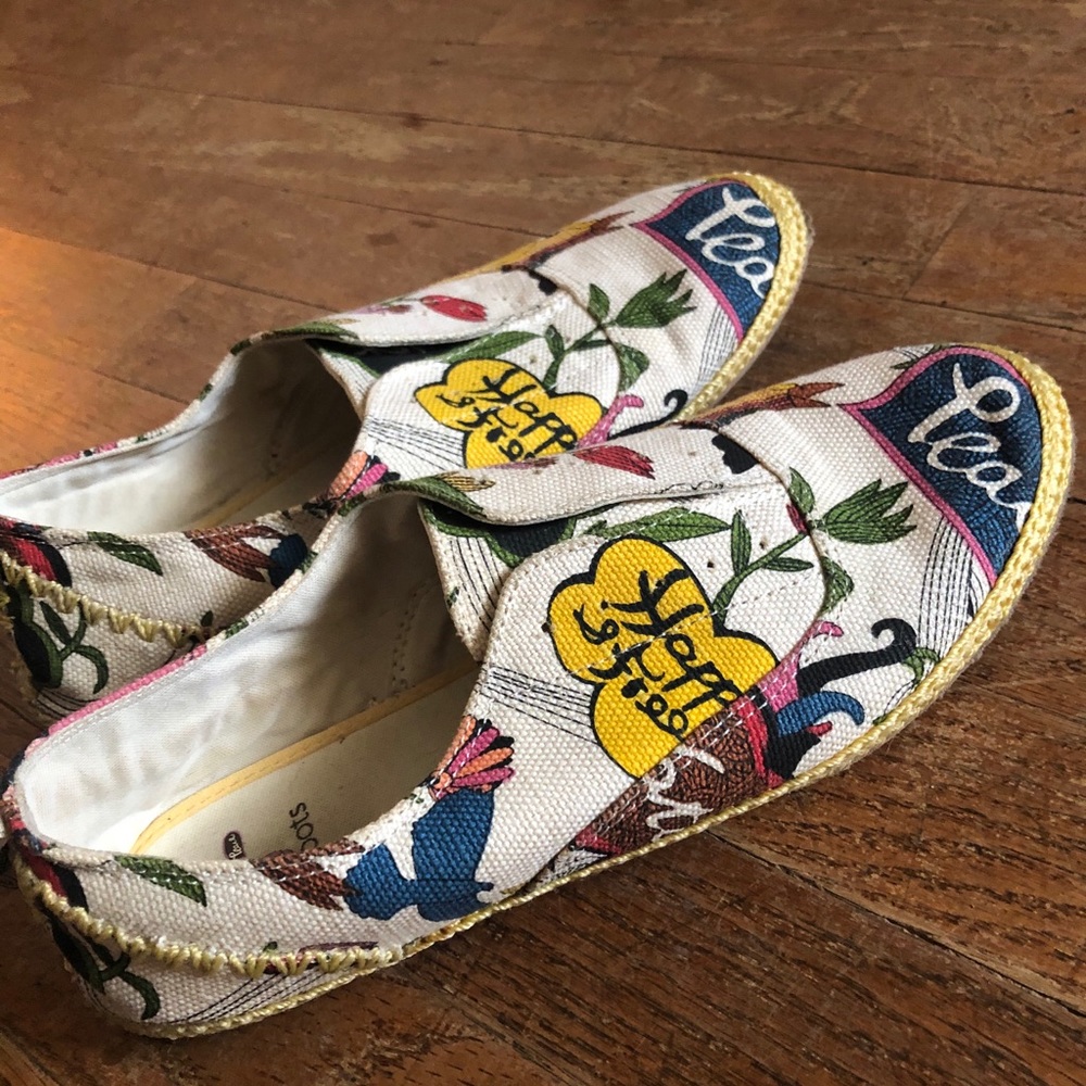 SakRoots slipon shoes. Cute & colorful! Size 7